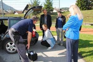 Šolarji so dan preživeli v policijski družbi, tudi pasji 6